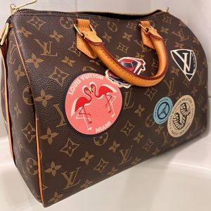 LOUIS VUITTON
Monogram World Tour Speedy Bandouliere 30